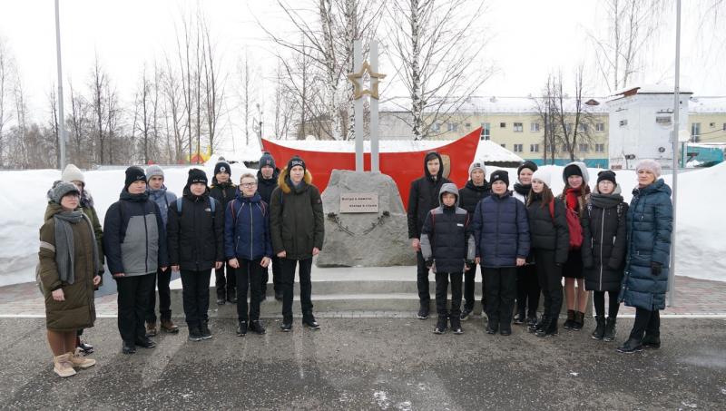 Сотрудники ОМОН Управления Росгвардии по Кировской области провели урок Мужества для кадетов кировской школы № 48