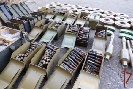 Росгвардейцы обнаружили большое количество оружия и боеприпасов противника на Донбассе