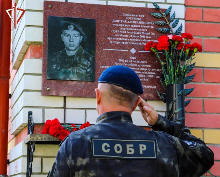 Офицеры и ветераны марийского СОБР почтили память боевого товарища, погибшего при исполнении служебного долга