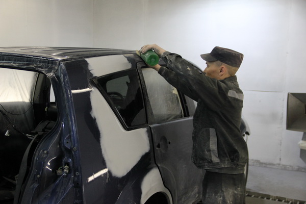 Осуждённые строгого режима в г. Лабытнанги ремонтируют автотранспорт
