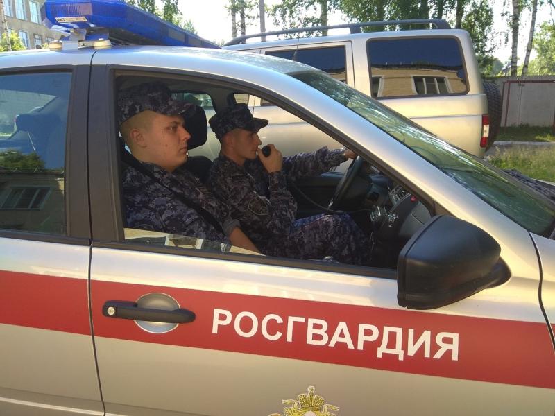 В Кирове росгвардейцы задержали подозреваемого в краже дорожных знаков
