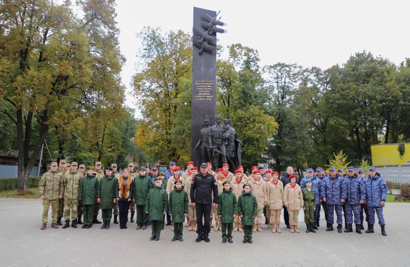 В Рязани сотрудники Росгвардии приняли участие во Всероссийской акции «Древо Сталинграда»