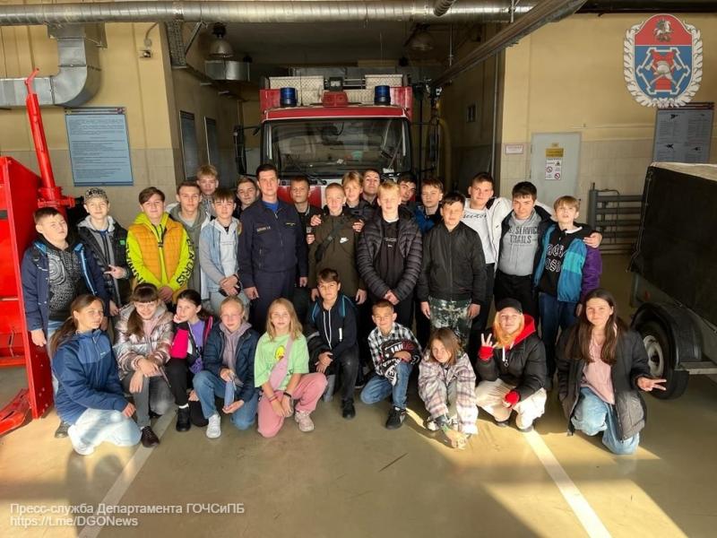 Школьники побывали в пожарно-спасательном отряде № 211