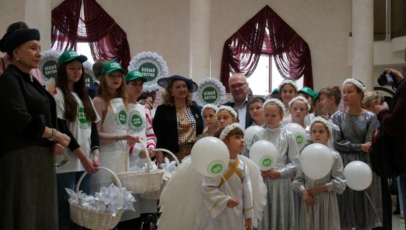 В Кирове росгвардейцы приняли участие в благотворительной акции «Белый цветок»