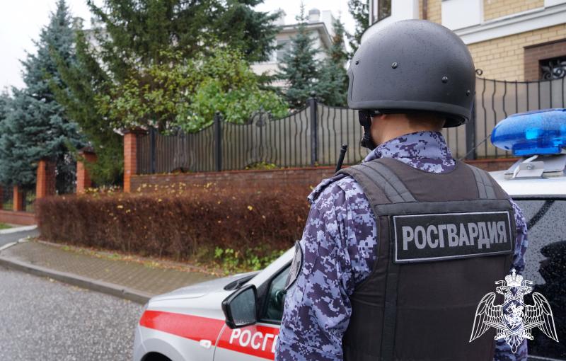 В Кирове росгвардейцы задержали гражданку, подозреваемую в кражах
