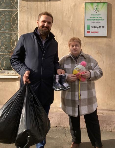 Сотрудники «Ярэнерго» передали беженцам из ДНР и ЛНР теплые вещи