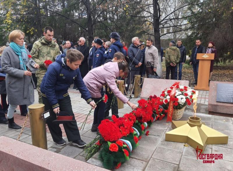 В Тольятти росгвардейцы приняли участие в открытии мемориала героям СВО
