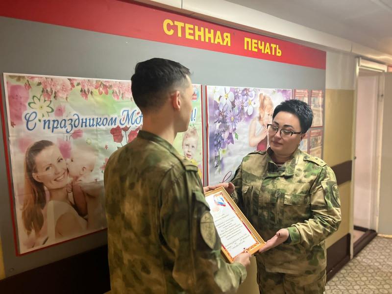 В Димитровграде в воинской части Росгвардии поздравили женщин-военнослужащих с Днем матери