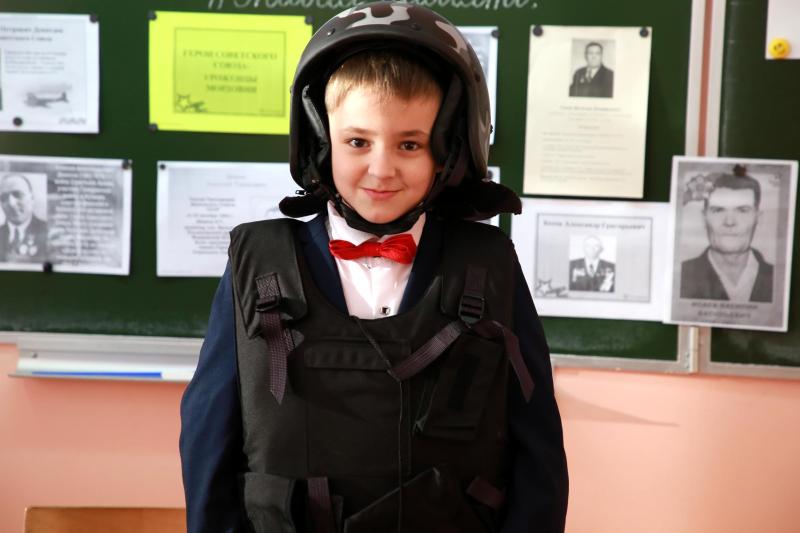В Саранске росгвардеец рассказал школьникам о героизме