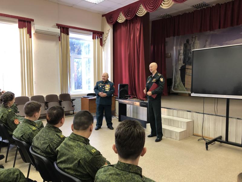 Смоленские росгвардейцы провели патриотическое мероприятие для кадетов