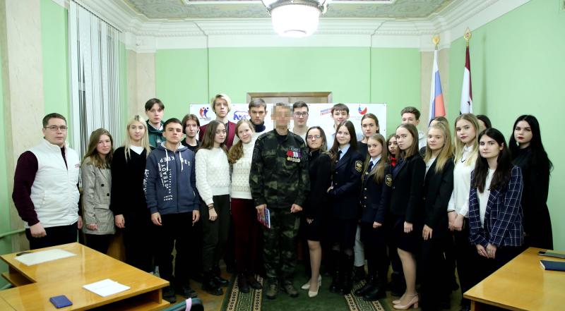 В Саранске офицер СОБР «Звезда» Росгвардии провел патриотическое мероприятие со студентами