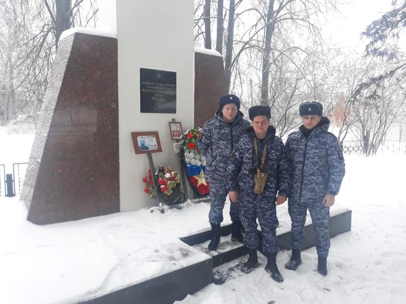 В День неизвестного солдата сотрудники Пушкинского ОВО приняли участие в памятных мероприятиях