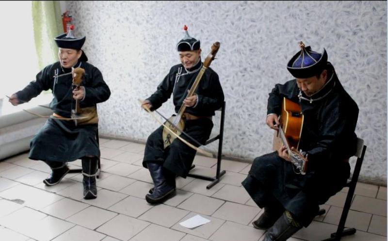 Фольклорный ансамбль «Тыва» провел концерт в исправительной колонии.