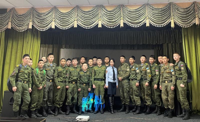 Росгвардия приняла участие в неделе правовой помощи в Тувинском кадетском корпусе
