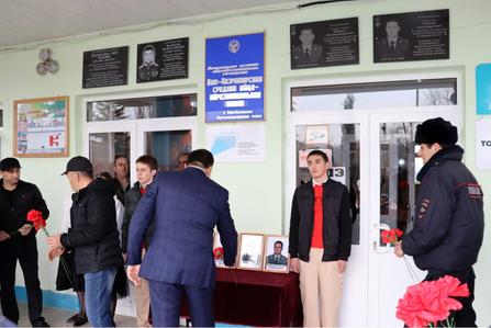 Мемориальные доски в память о погибших военнослужащих Росгвардии установлены в Дагестане
