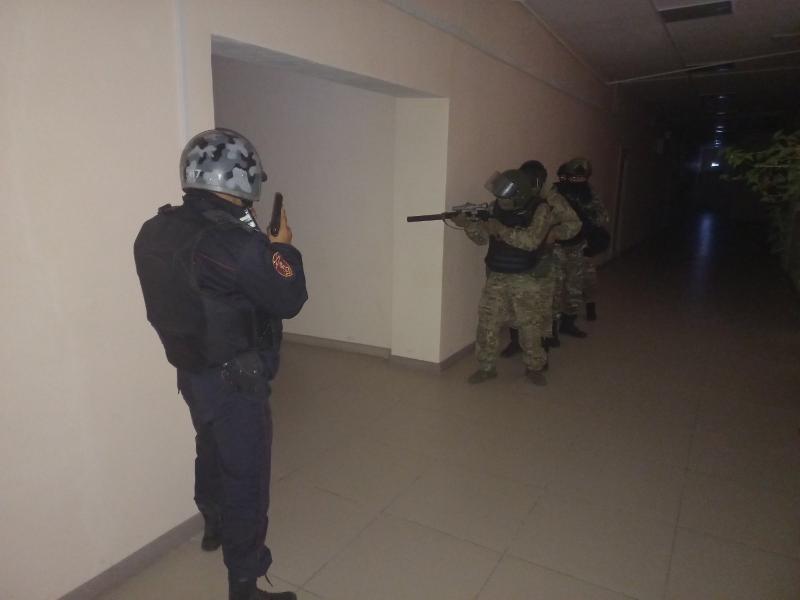 Росгвардейцы провели учебную тренировку на охраняемом объекте в Туве