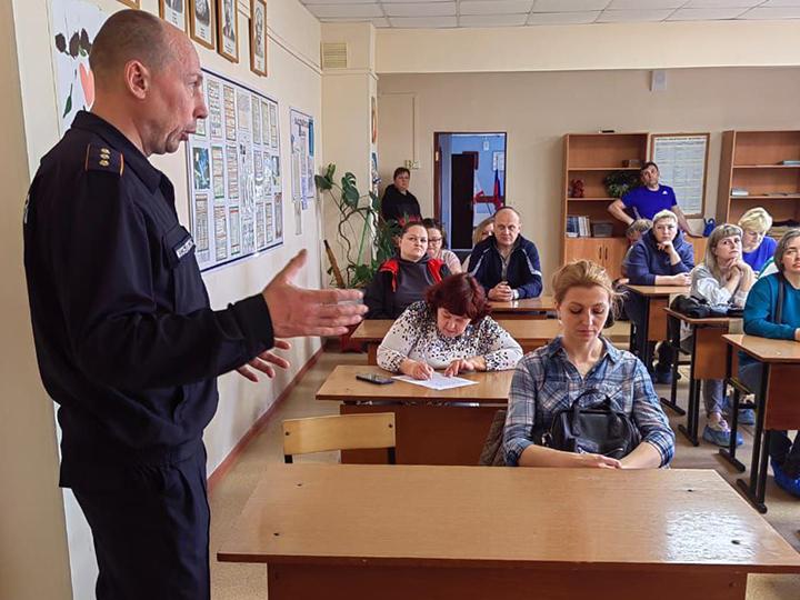 Работники ГКУ МО «Мособлпожспас» приняли участие в общешкольном собрании в Дмитрове