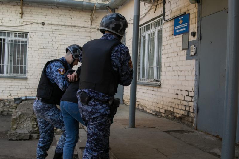 Кировские росгвардейцы пресекли драку и задержали подозреваемого в грабеже