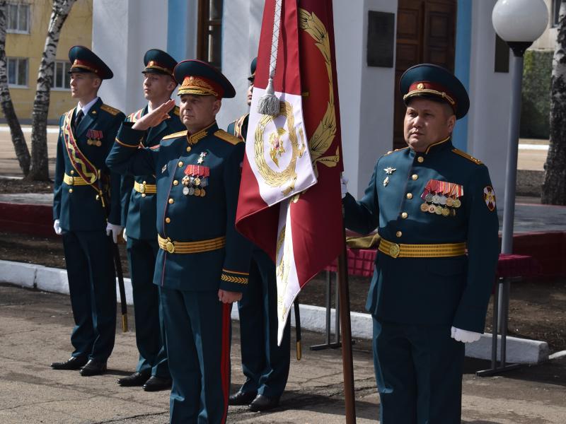 Боевое знамя нового образца вручено ангарскому полку оперативного назначения Росгвардии
