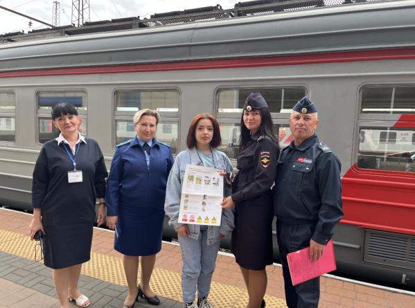Белгородские транспортные полицейские присоединились к акции «Железная дорога. Жизнь дорога!»
