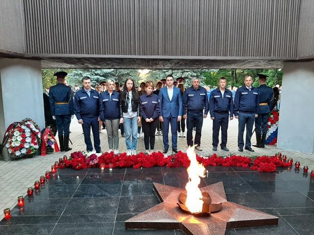 В День памяти и скорби энергетики филиала «Владимирэнерго» возложили цветы к Вечному Огню