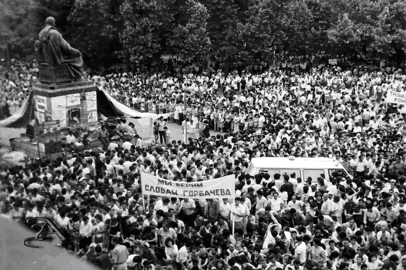 "Нагорно-Карабахская республика: культурно-историческая и правовая реальность в свете права народов на самоопределение" - Рубен Киракосян