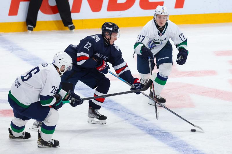 Росгвардейцы приняли участие в обеспечении безопасности во время проведения матча МХЛ в Магнитогорске