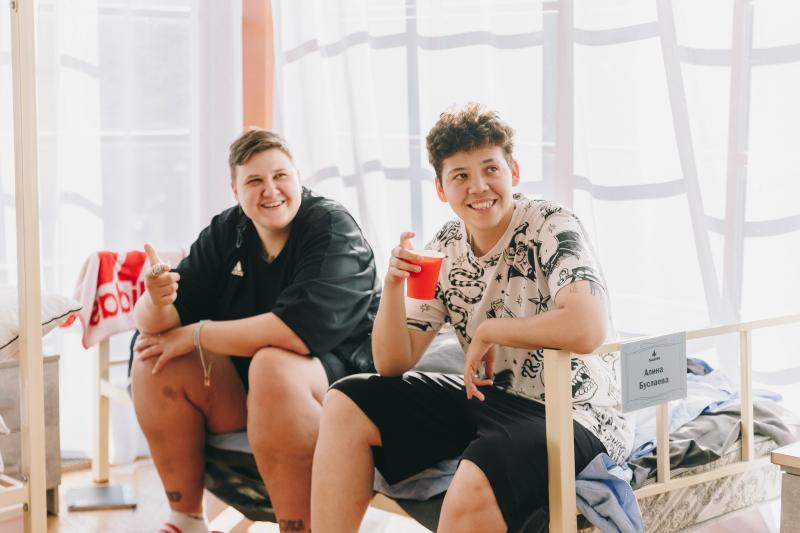 В онлайн-кинотеатре PREMIER и на телеканале Пятница стартовал новый сезон реалити “Новые Пацанки”