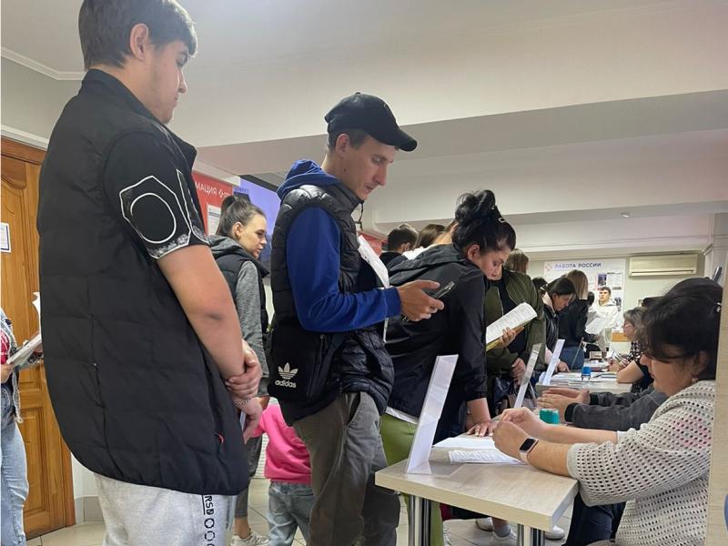 Росгвардия предлагает перспективные вакансии на ярмарке труда в Ленинске-Кузнецком