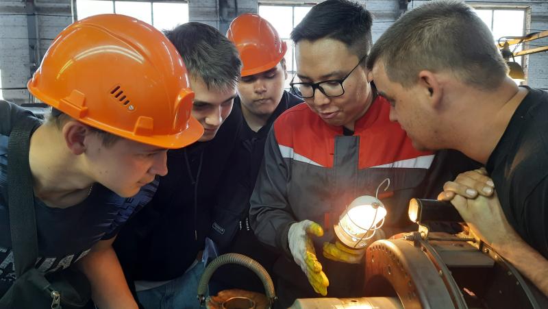 Заводы АО “Желдорреммаш” открывают свои турникеты для молодежи
