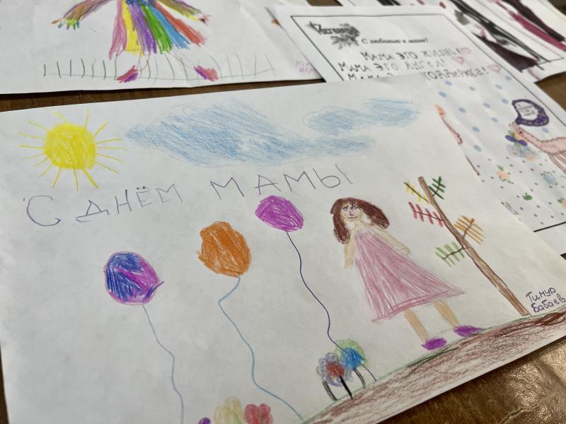 В Управлении Росгвардии по Смоленской области разместили выставку рисунков