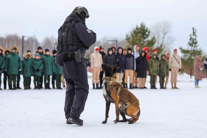 В преддверие Дня Героев Отечества школьники из Касимова и Рязани побывали на экскурсии в учебном центре Росгвардии