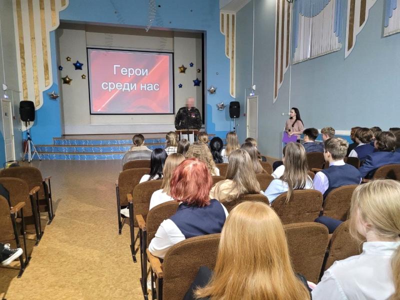 В Мордовии боец СОБР  «Звезда» Росгвардии провел урок мужества