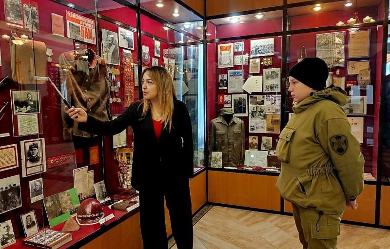 Воспитанника Росгвардии из Кузбасса посвятили в тайны музея дивизии имени Ф.Э. Дзержинского