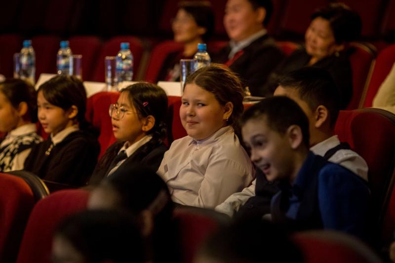 "Путёвку в Москву завоевали победители Фестиваля-конкурса школьных театров «Алтан Баг» полетят в Москву" - Театр, Дети, Россия, Культура, 2023 - Соелма Дагаева, Минкульт Бурятии