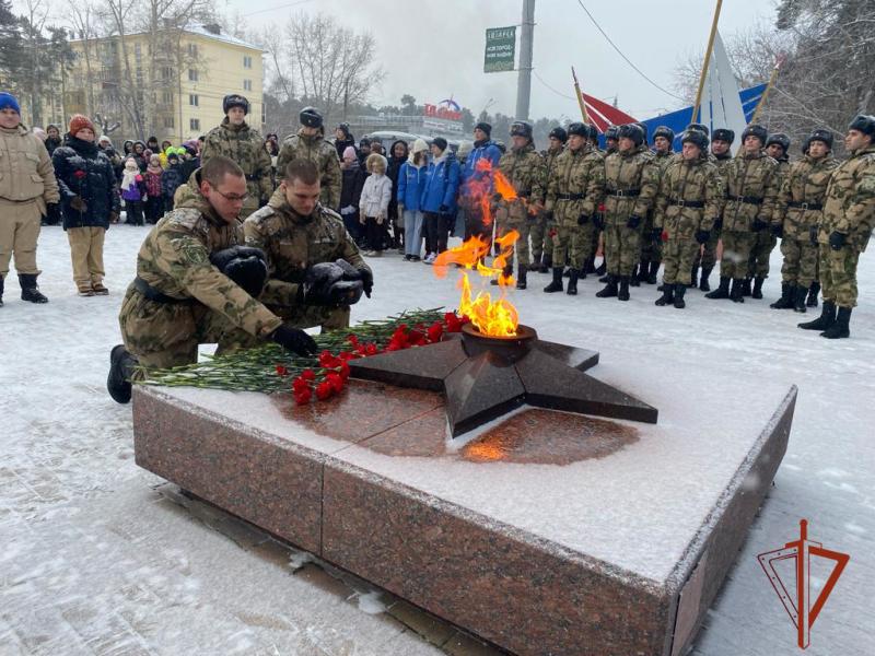 Военнослужащие Росгвардии из Ангарска почтили память боевых товарищей в День неизвестного солдата