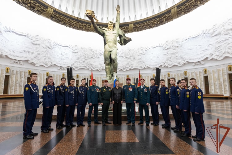 В День Героев Отечества генерал-лейтенант Алексей Воробьев и депутат Госдумы Александр Хинштейн приняли участие в памятном мероприятии в Музее Победы