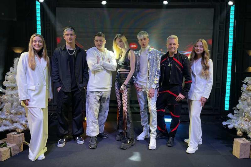 Алекс Анохин вместе с творческой командой записали новогоднее поздравление для телеканала Европа плюс TV Беларусь