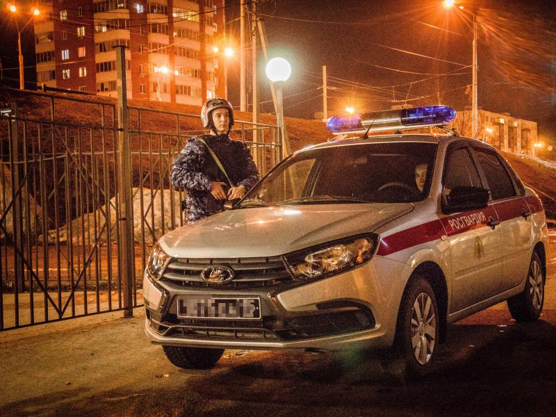 Гринч 2000 синди лу. Похититель после. Маленький гринч. Похититель времени фильм 2021. Майкл эклунд тревожный вызов.