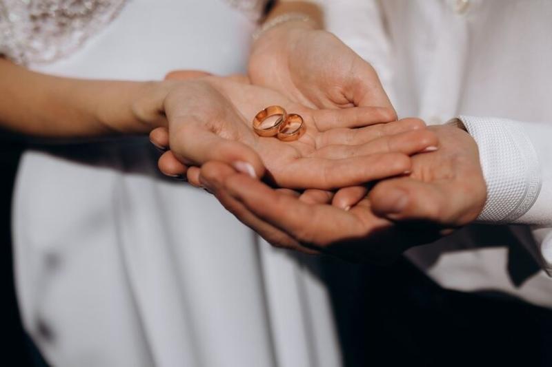 «Удобно, что годовщина раз в четыре года»: 500 новосибирцев стали мужем и женой 29 февраля