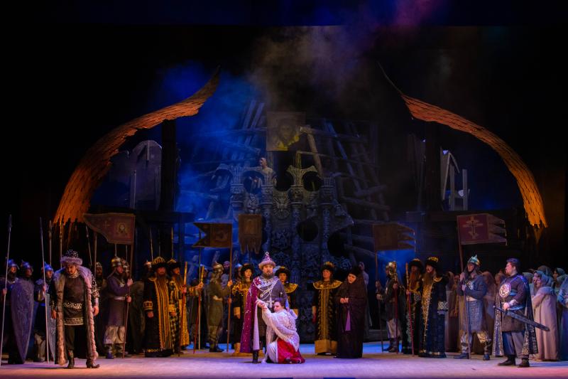 Фестиваль оперы имени Лхасарана Линховоина открылся оперой «Князь Игорь»
