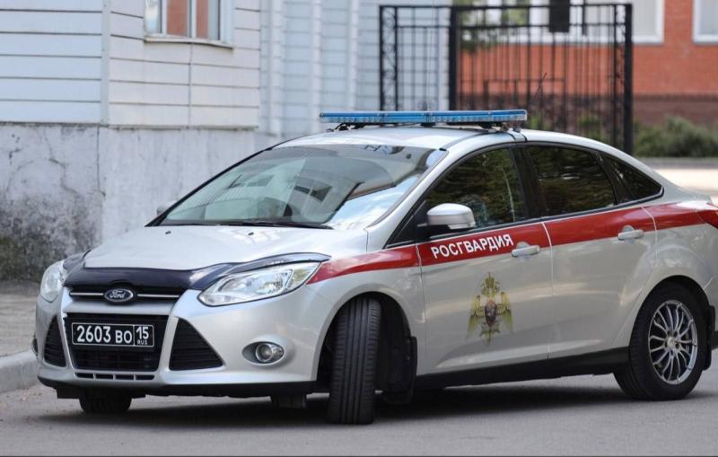 В Московской области сотрудники Росгвардии задержали подозреваемую в краже одежды и косметических средств