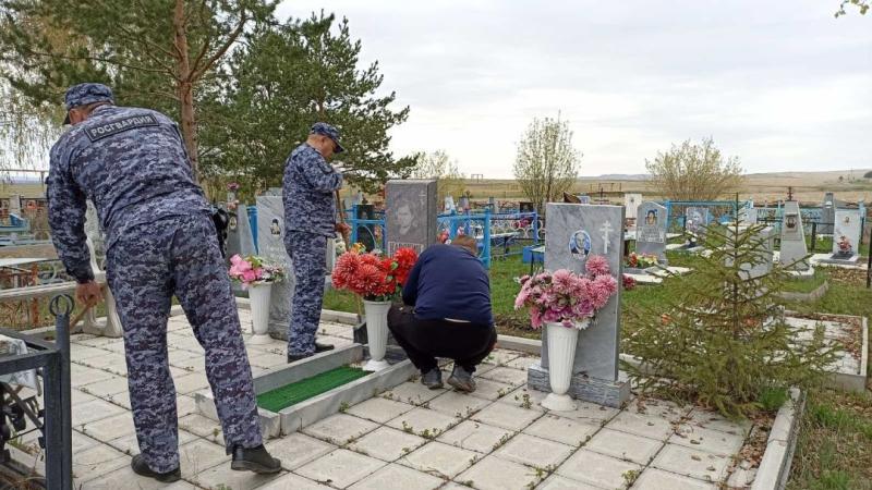 Росгвардейцы приняли участие в акции «На страже памяти»