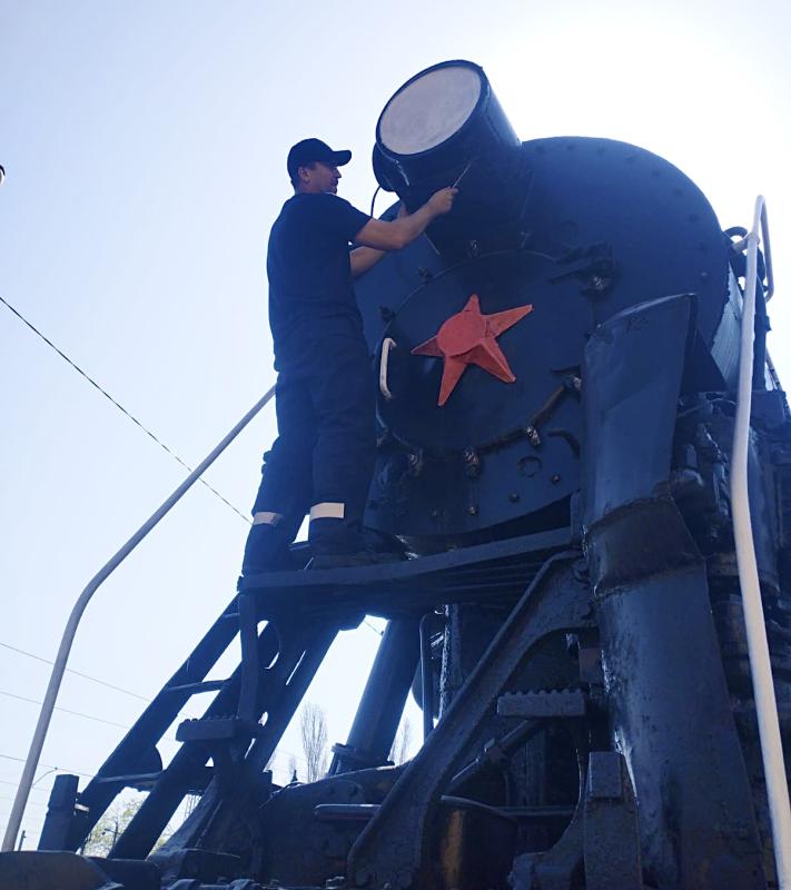 Работники филиала «Южный» компании «ЛокоТех-Сервис» отремонтировали памятник паровозу