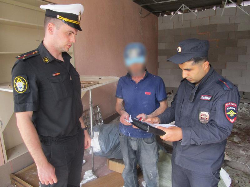 Военные следователи из Калининградской области продолжают ставить на воинский учет натурализованных граждан