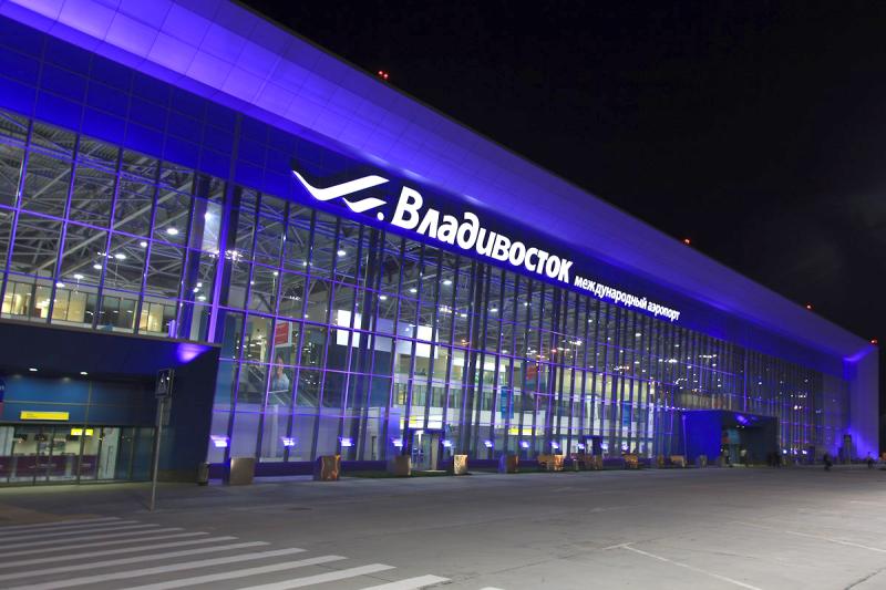 Военные следователи провели в аэропорту г. Владивостока рейд по постановке на воинский учет бывших мигрантов