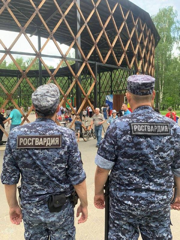 Росгвардейцы обеспечивают охрану правопорядка во время празднования Дня России в Егорьевске