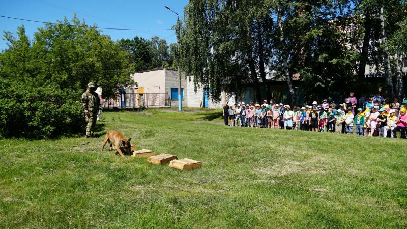 БРЯНСКИЕ РОСГВАРДЕЙЦЫ ПОБЫВАЛИ В ГОСТЯХ У ШКОЛЬНИКОВ