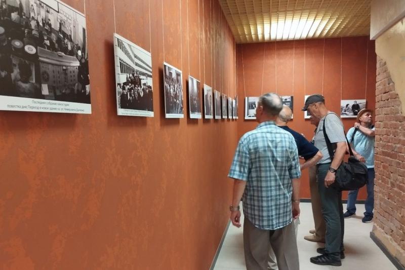 Выставка кинематографистов Сибири открылась в здании бывшей кинокопировальной фабрики