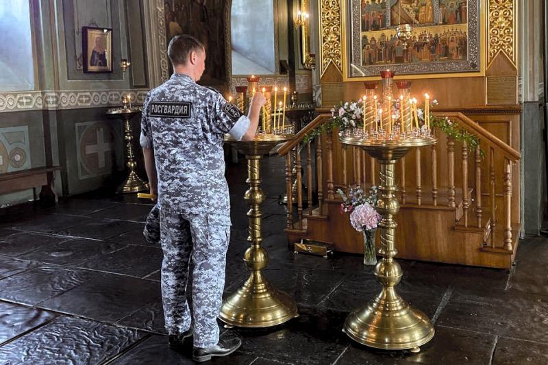 В Республике Татарстан сотрудники Росгвардии приняли участие в праздничных богослужениях посвящённых Святому равноапостольному князю Владимиру